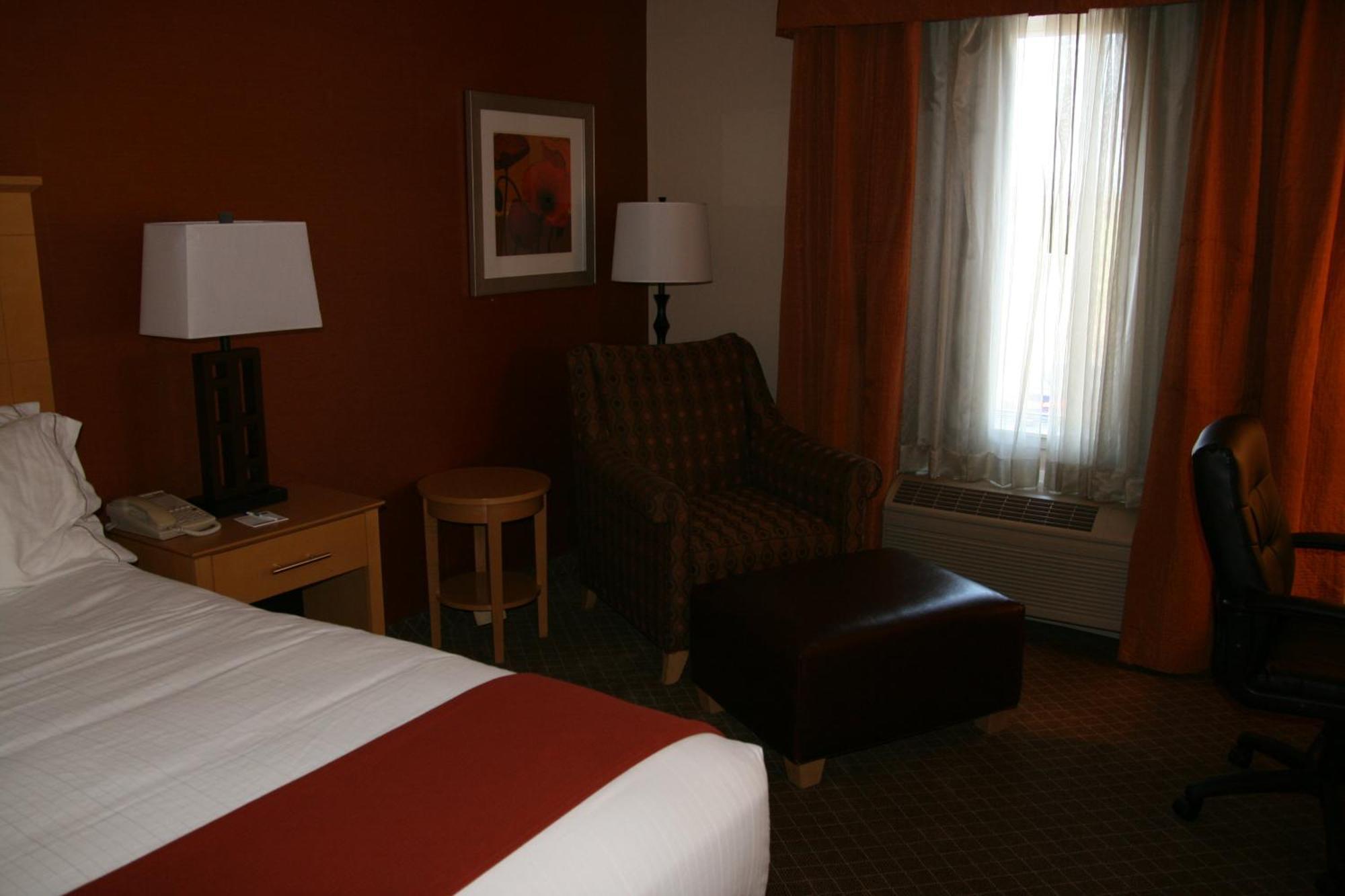 Holiday Inn Express Stockton Southeast By Ihg Exterior foto