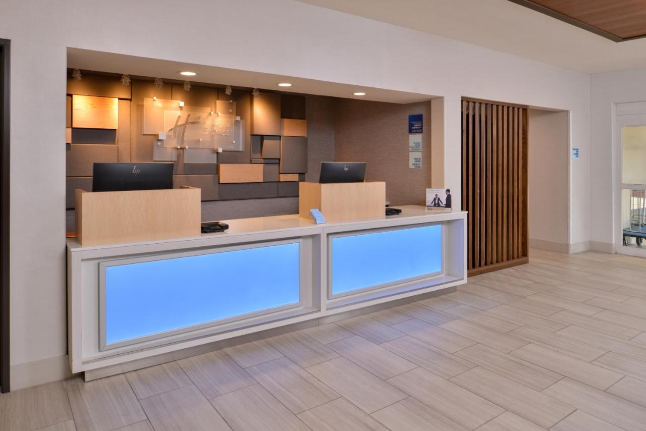 Holiday Inn Express Stockton Southeast By Ihg Exterior foto